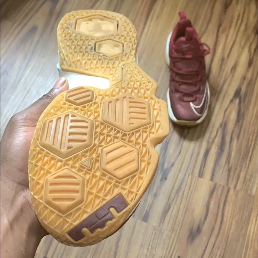 Nike Lebron 13 Low CAVS Men Sneakers